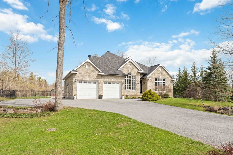 Best Neighborhoods In Kanata For Families | Guide