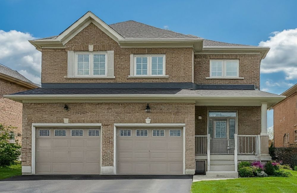 Selling a House in Bridlewood, Ottawa. Beautiful brick, new home in Bridlewood