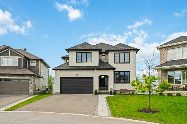 707 Kirkham Crescent Richmond, ON K0A2Z0