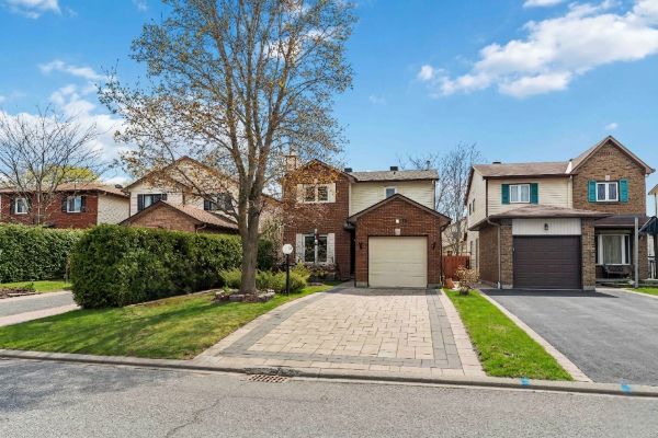 26 Denham Way Stittsville, ON K2S1H5